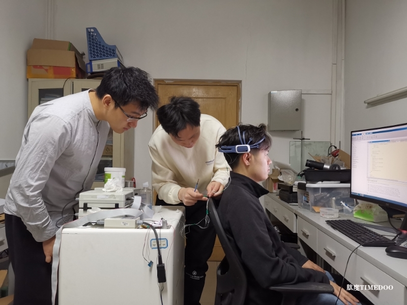 他們想用可穿戴腦機(jī)接口,趕走抑郁癥“黑狗”-肽度TIMEDOO